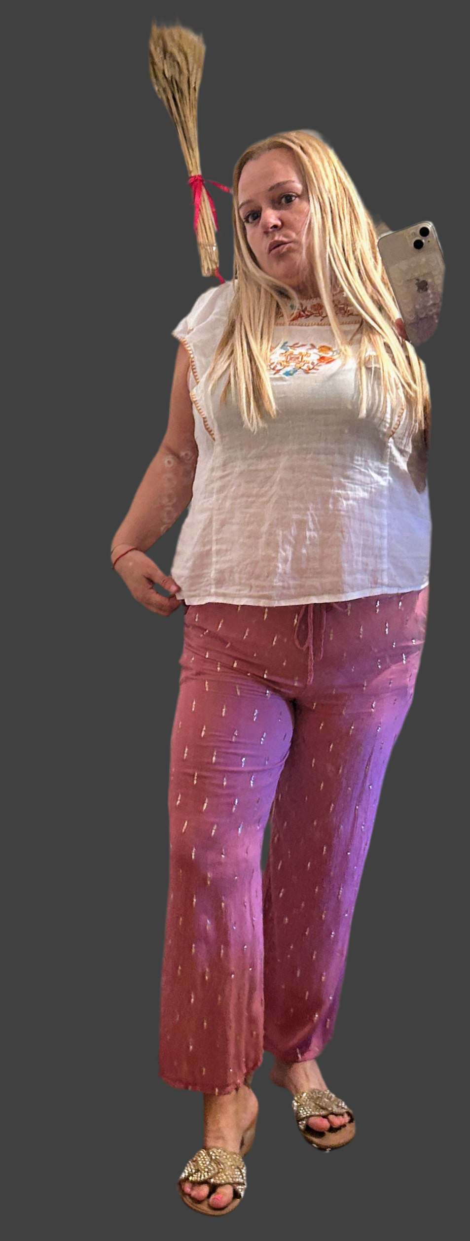 Pantalón fluido con hilos dorados.
