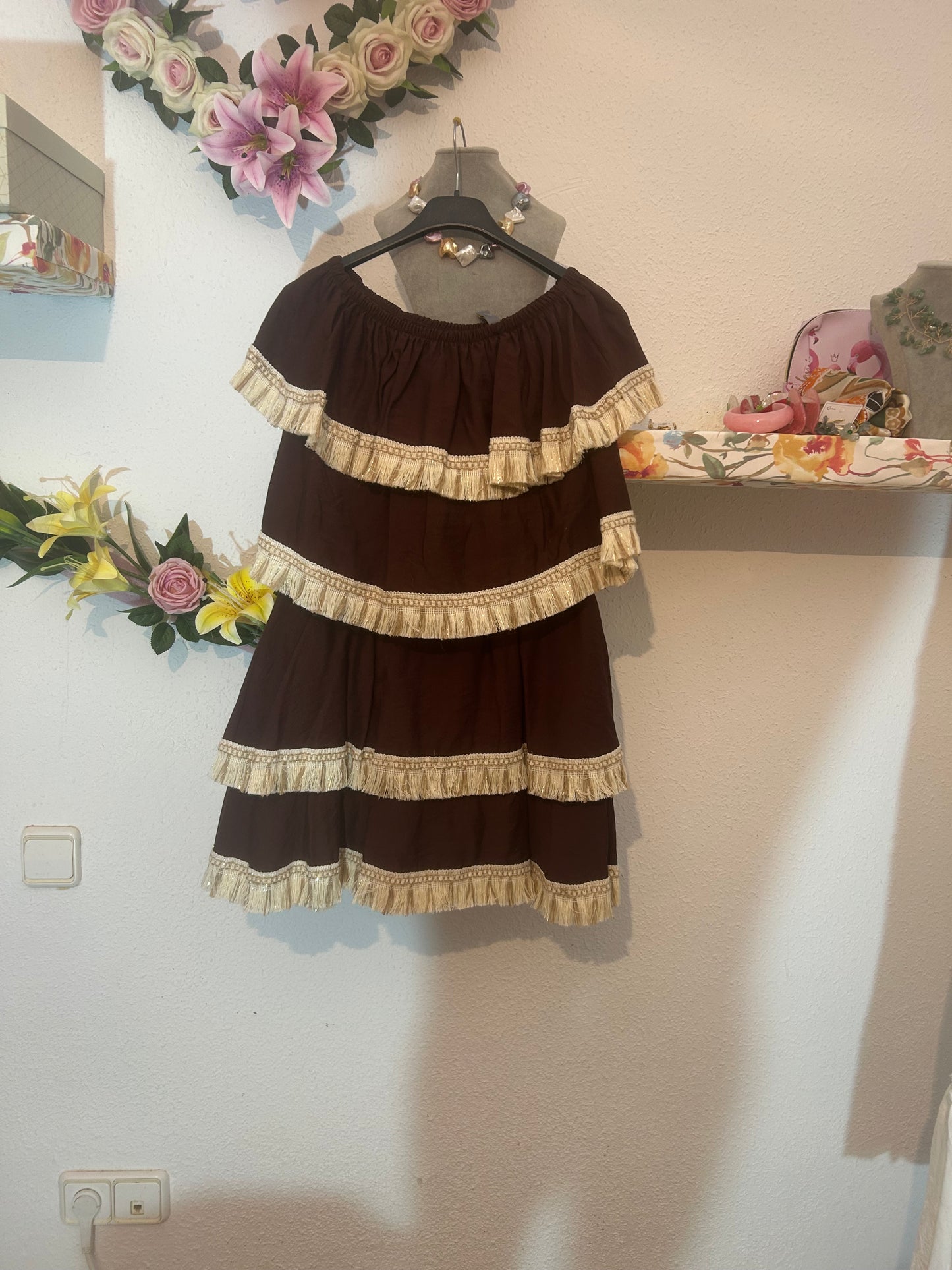 Conjunto flecos chocolate.