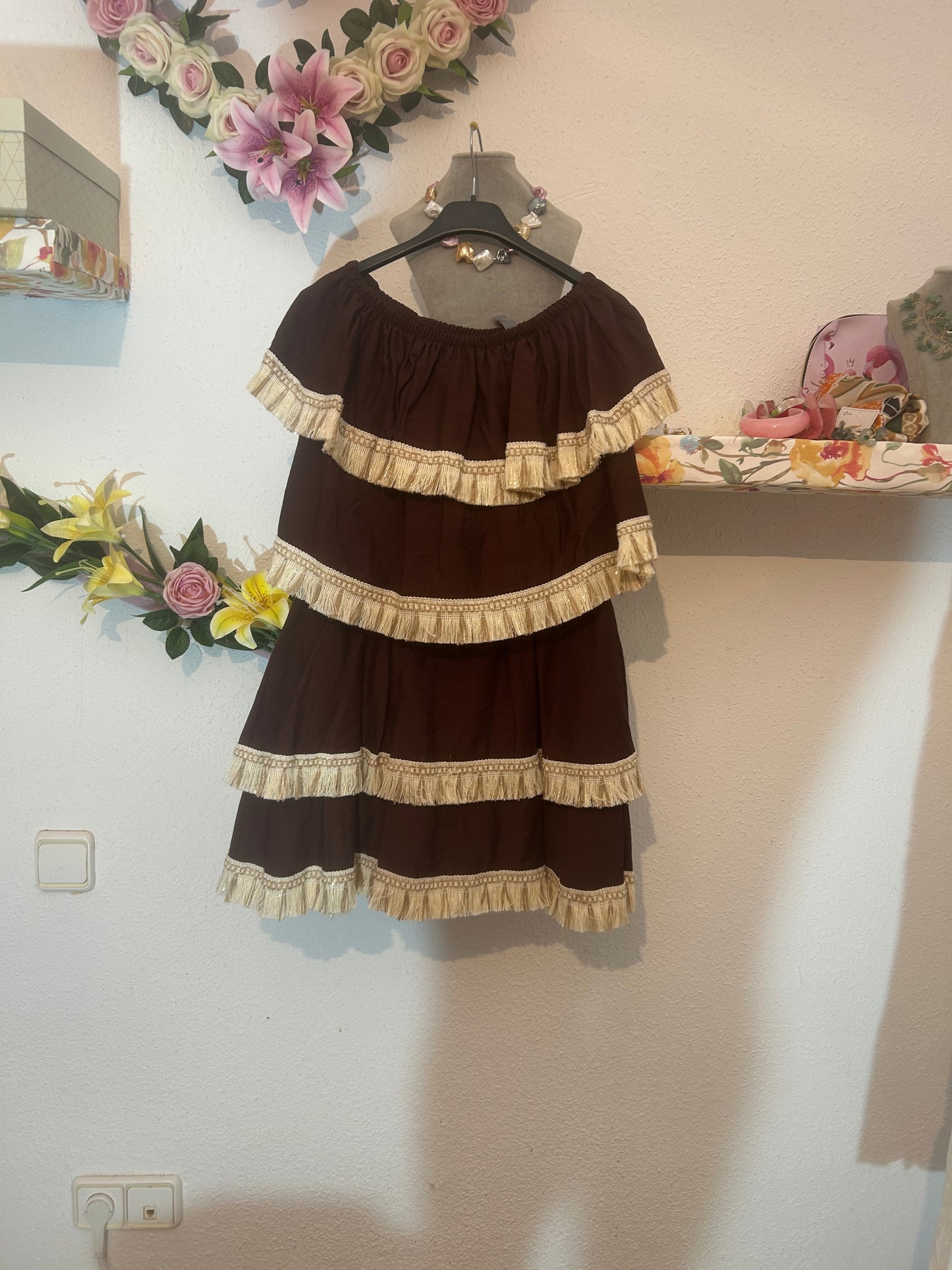 Conjunto flecos chocolate.