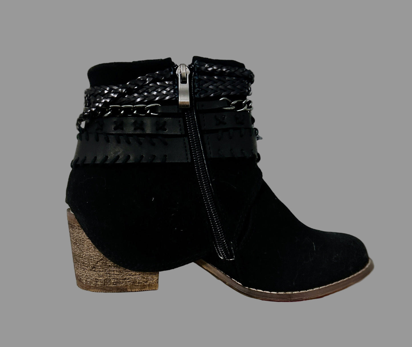 Botín negro trenzado