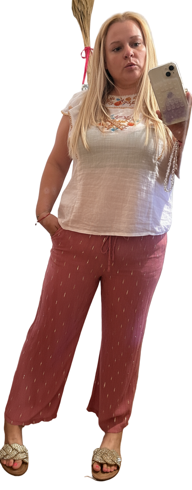 Pantalón fluido con hilos dorados.