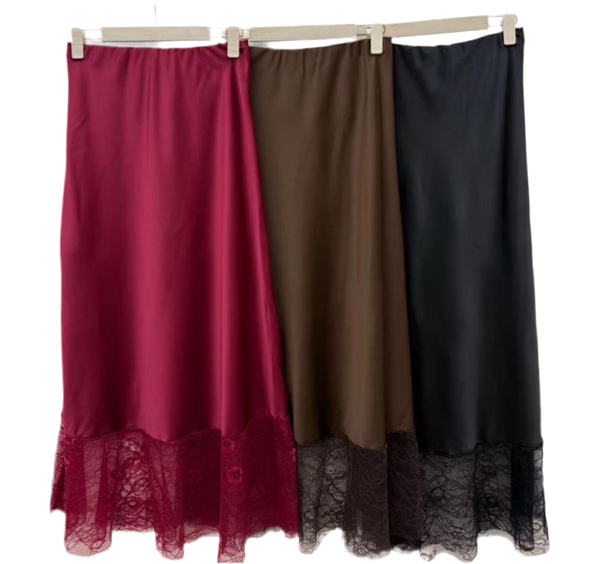 Falda lencera con blonda.