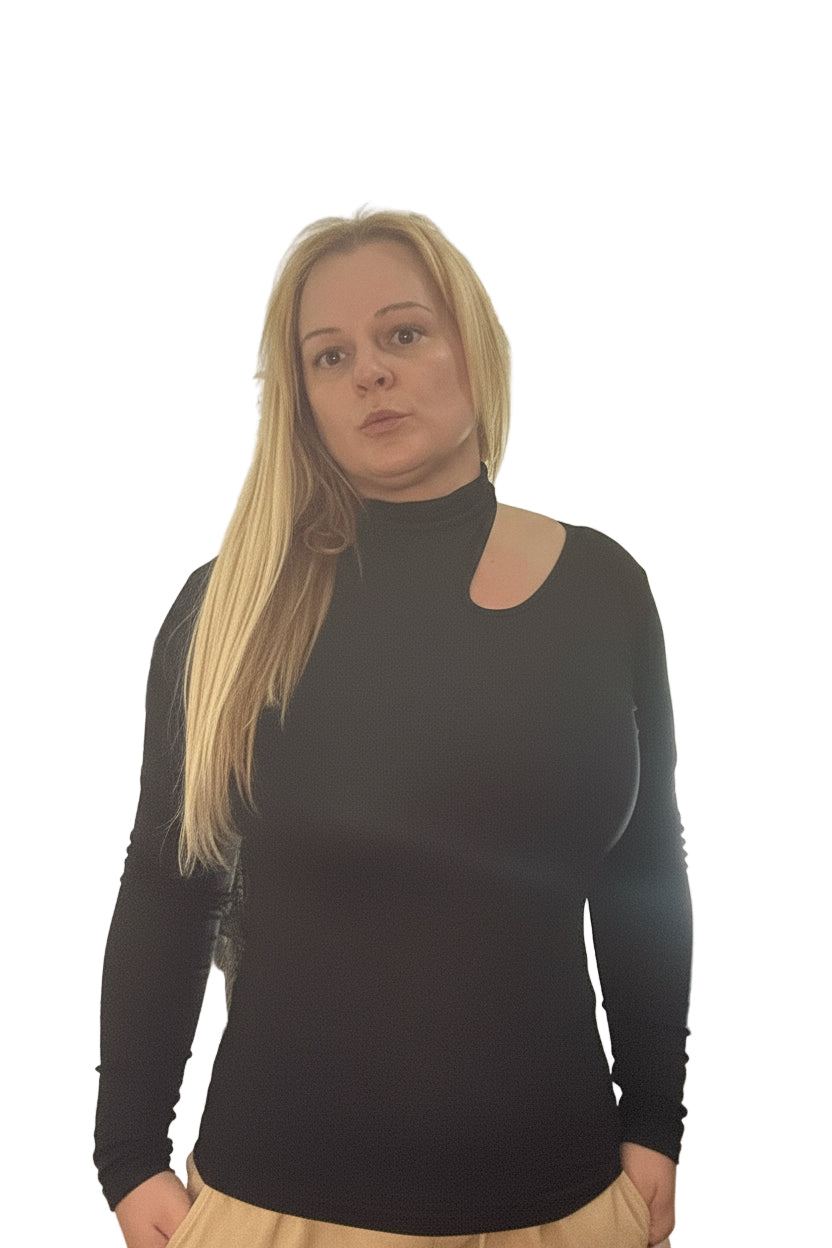 Camiseta con avertura en cuello.