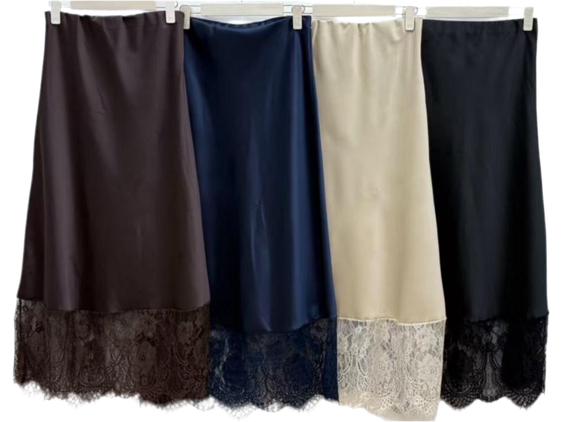 Falda lencera con blonda.