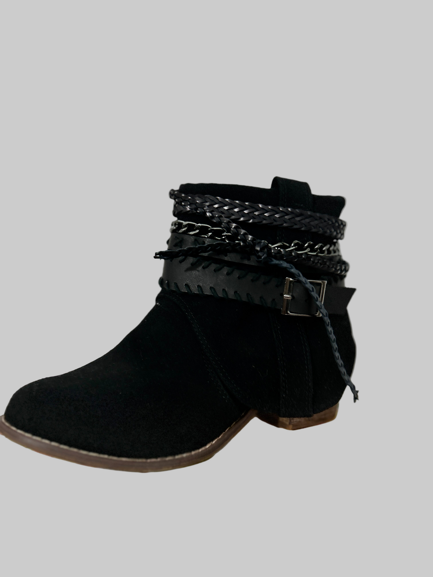 Botín negro trenzado